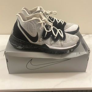Kyrie “cookies & cream” basketball shoes 9.5